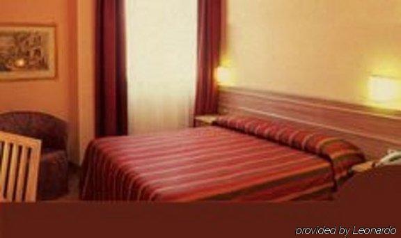 Hotel Ascot Binasco Pokoj fotografie